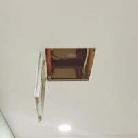 Скрытый люк для натяжного потолка 30*40 без подсветки на петлях — изображение 2